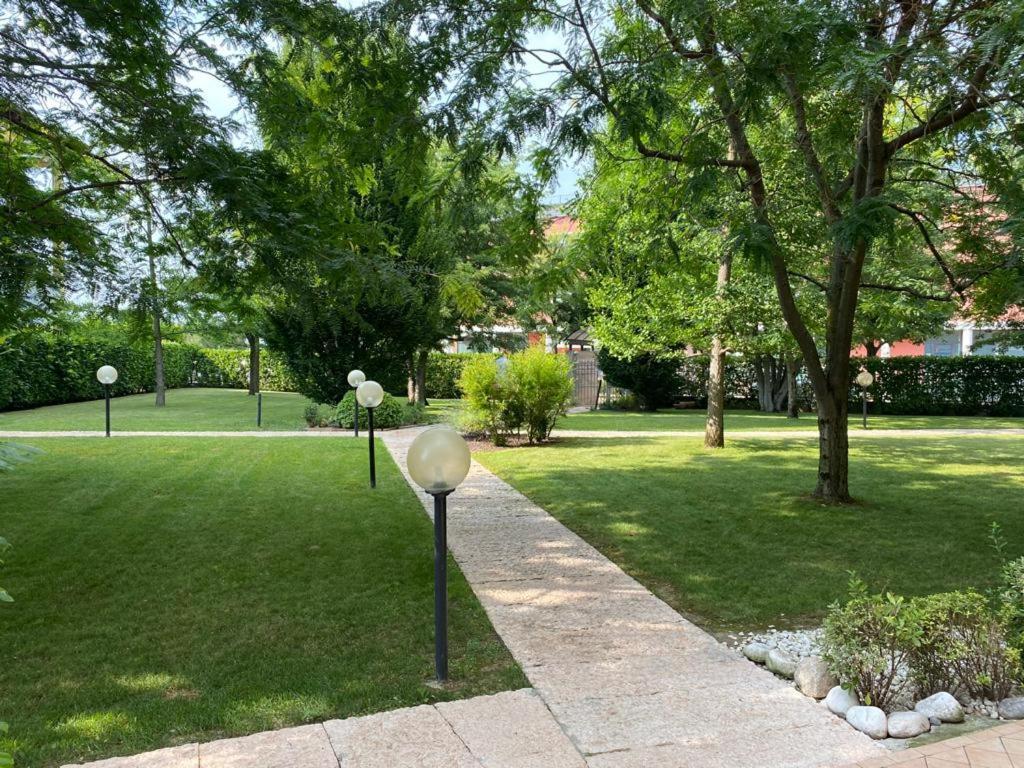 Appartamento Il Faro Con Giardino In Residence Con Piscina Desenzano del Garda Exterior foto